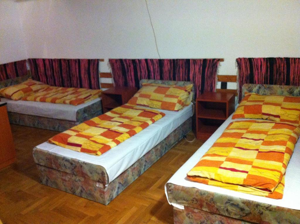 Season Hostel 2 Budapest Phòng bức ảnh
